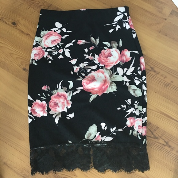 Charlotte Russe Dresses & Skirts - Charlotte Russe Floral Print Bodycon Skirt Size S